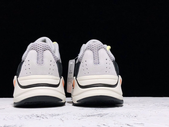 Y**zy boost 700 wave runner solid grey b75571