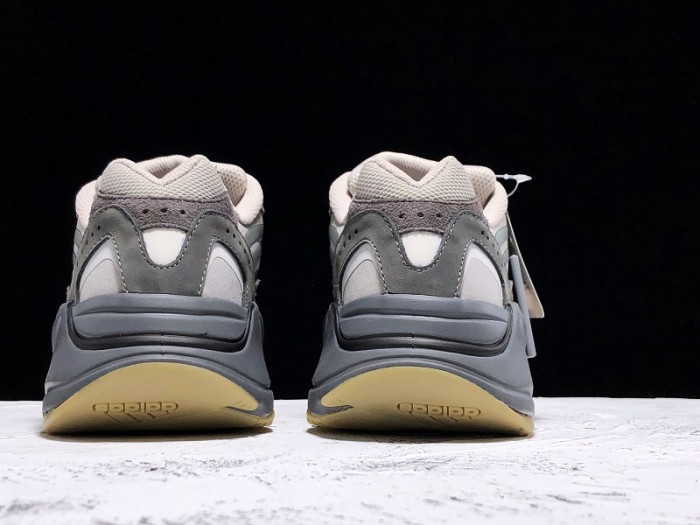 Y**zy boost 700 v2 tephra fu7914