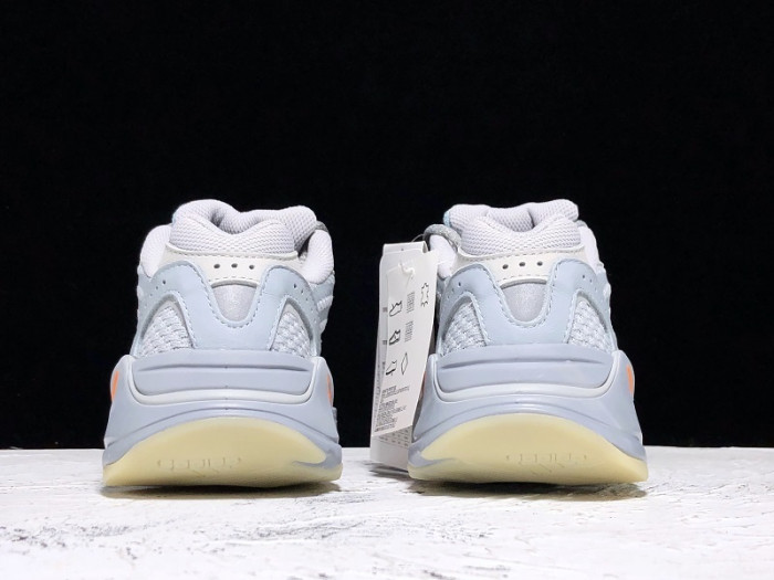 Y**zy boost 700 v2 inertia fw2549