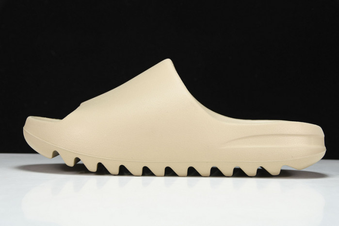 Y**zy slides ''pure'' gw1934