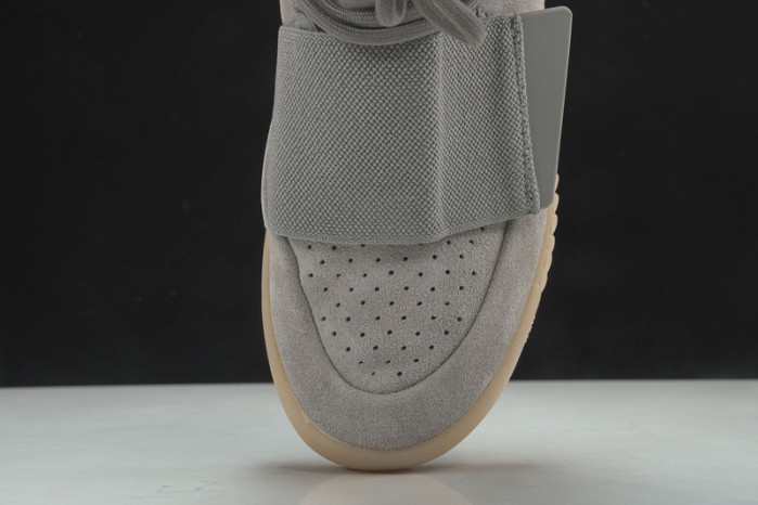 Y**zy 750 boost light grey gum glow dark bb1840