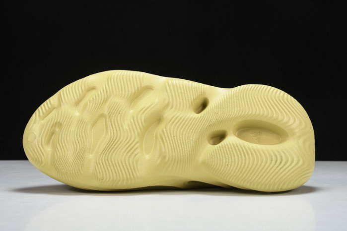 Y**zy foam rnnr sulfur    gv6775