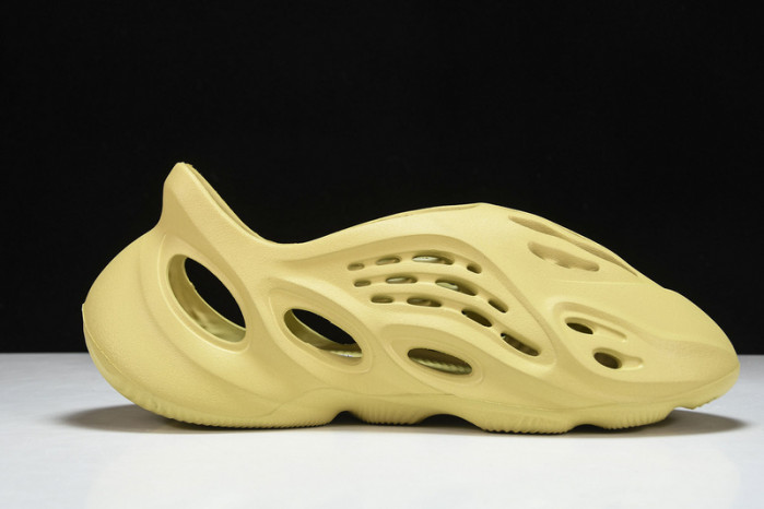 Y**zy foam rnnr sulfur    gv6775