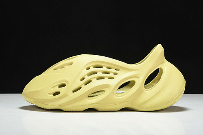 Y**zy foam rnnr sulfur    gv6775