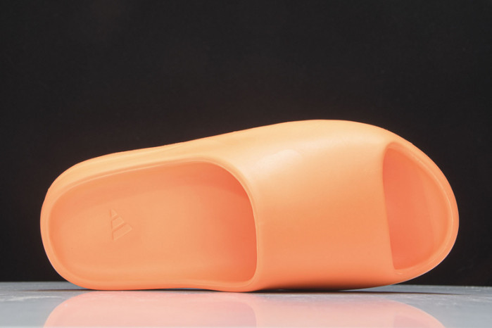 Y**zy slides 
