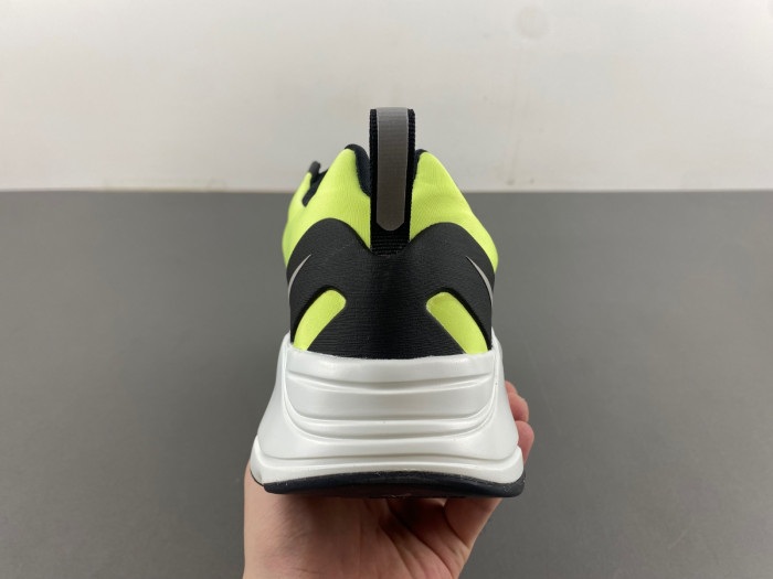 Y**zy boost 700 mnvn laceless 