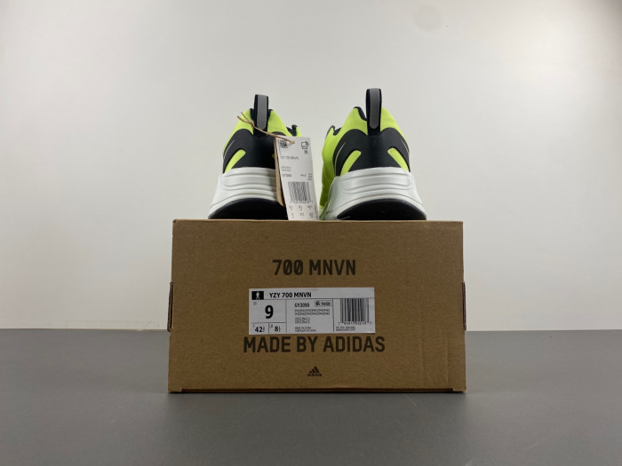 Y**zy boost 700 mnvn laceless 