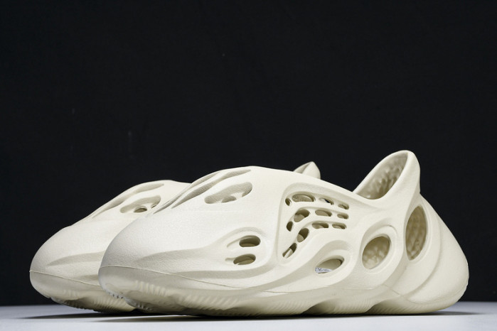 yee**zy foam runner 