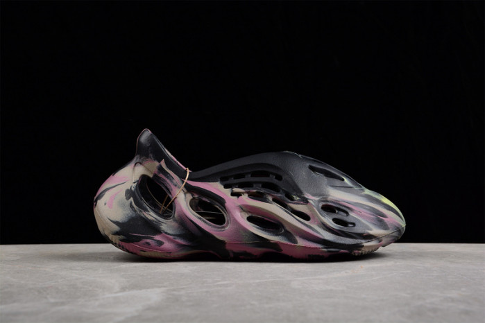 Y**zy foam runner “mx cardon"  lg 9562