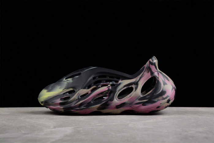 Y**zy foam runner “mx cardon"  lg 9562