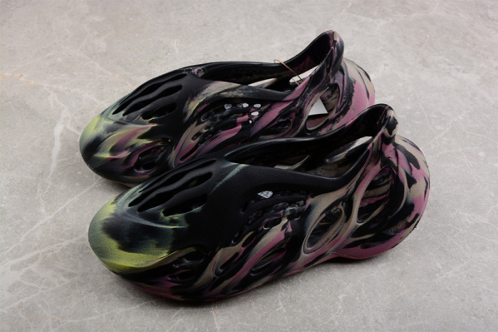 Y**zy foam runner “mx cardon"  lg 9562