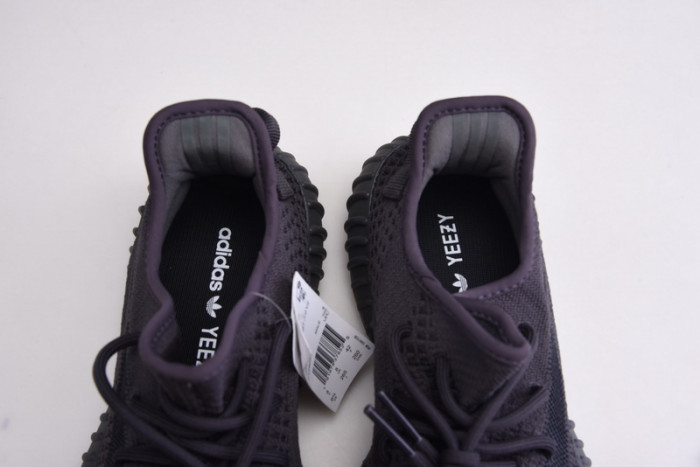 Y**zy boost 350 v2 cinder fy2903