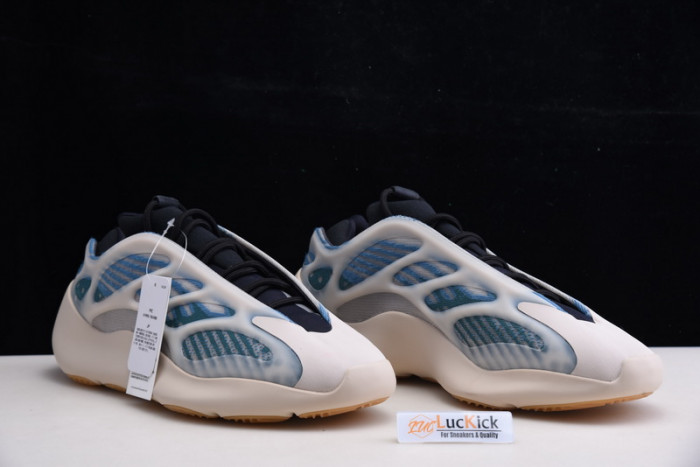 Y**zy 700 v3 kyanite gy0260