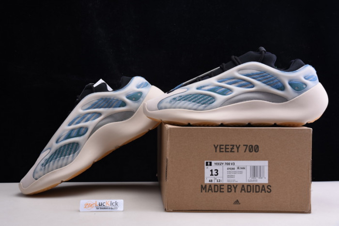 Y**zy 700 v3 kyanite gy0260