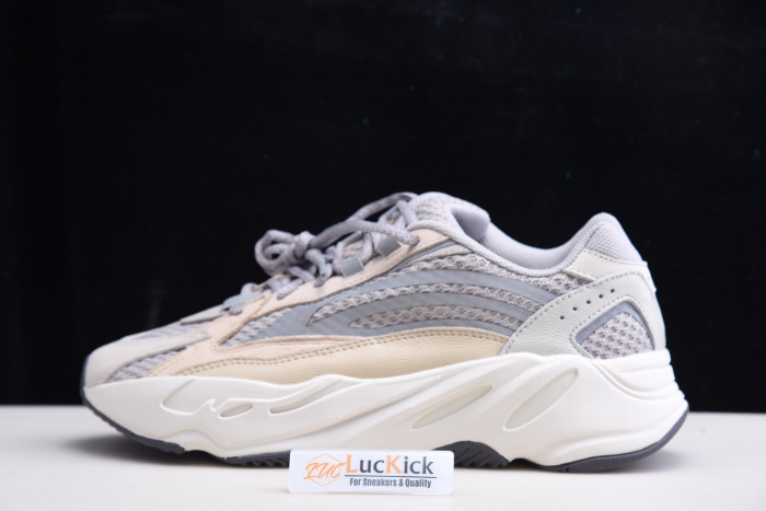 Y**zy boost 700 v2 cream gy7924