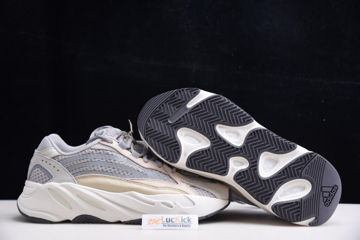 Y**zy boost 700 v2 cream gy7924