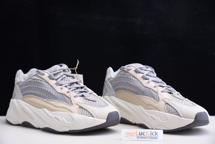 Y**zy boost 700 v2 cream gy7924