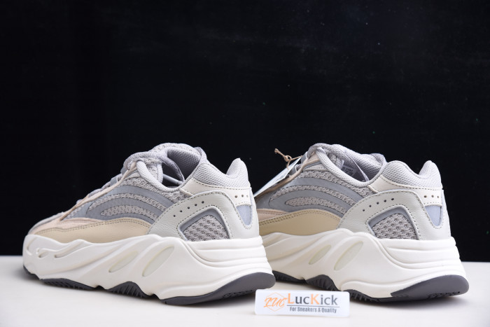 Y**zy boost 700 v2 cream gy7924