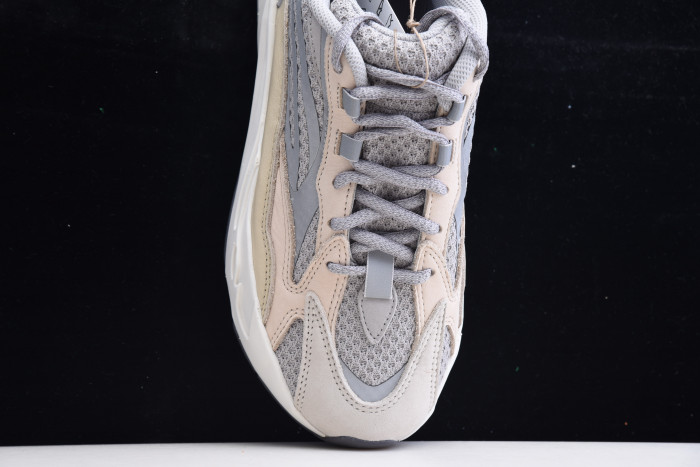 Y**zy boost 700 v2 cream gy7924