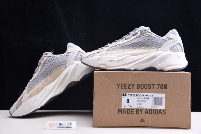 Y**zy boost 700 v2 cream gy7924