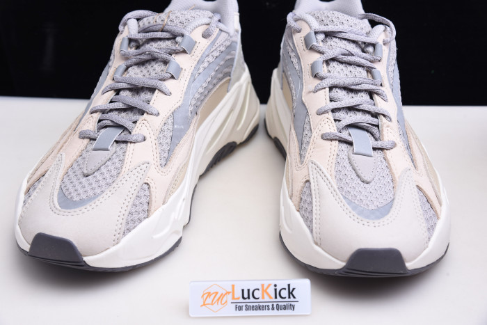Y**zy boost 700 v2 cream gy7924