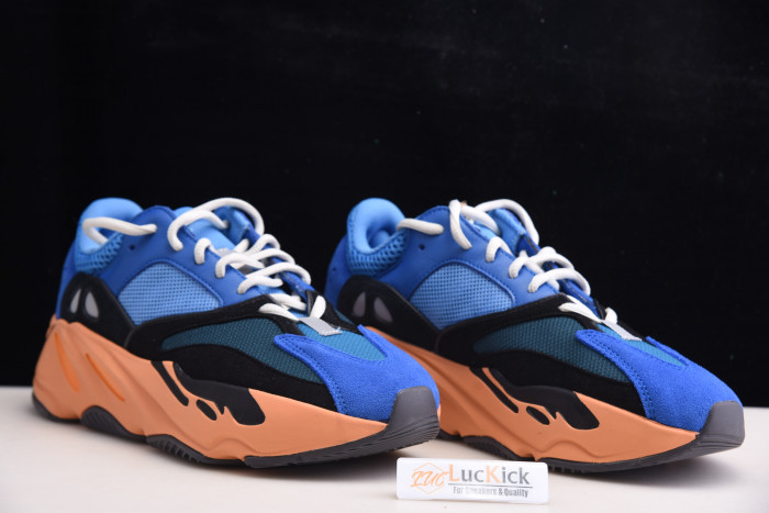 Y**zy boost 700 “bright blue” gz0541