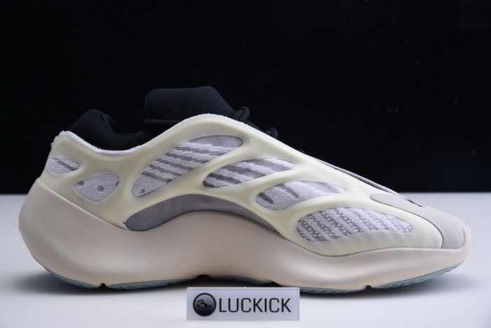 Y**zy 700 v3 azael fw4980