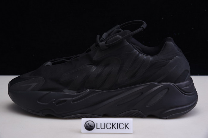 Y**zy boost 700 mnvn  black fv4440