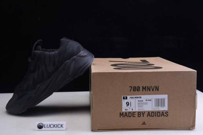 Y**zy boost 700 mnvn  black fv4440