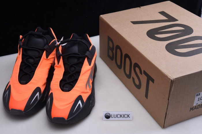Y**zy boost 700 mnvn orange fv3258