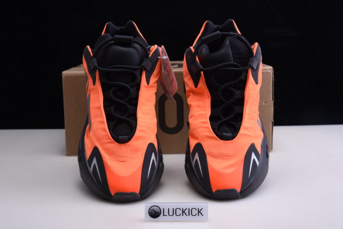 Y**zy boost 700 mnvn orange fv3258