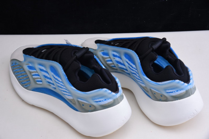 Y**zy boost 700v3 g54850