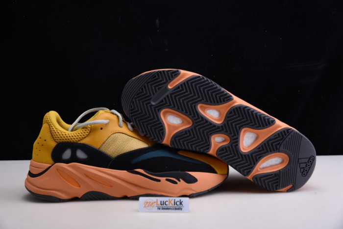 Y**zy 700 "sun" gz6984