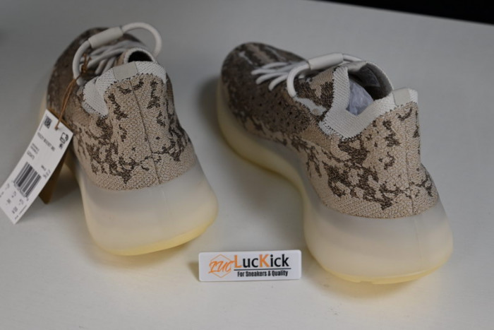 Y**zy boost 380 pyrite   gz0473