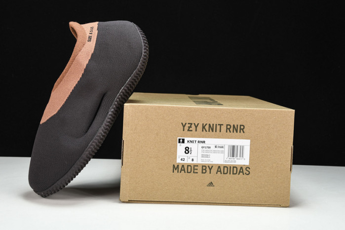 Y**zy knit rnr "sulfur" - gy1759