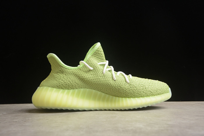 Y**zy boost 350 v2  zz96sn