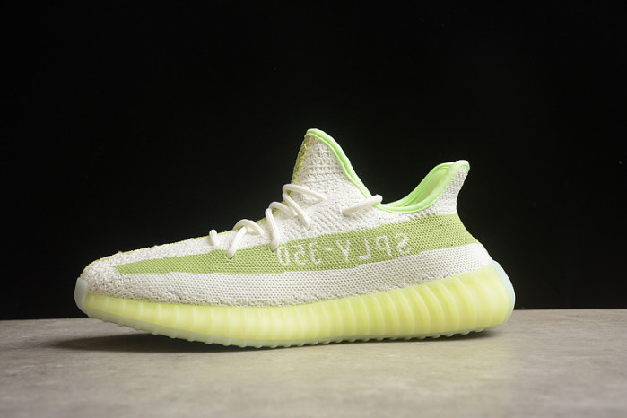 Y**zy boost 350 v2  zz96sn