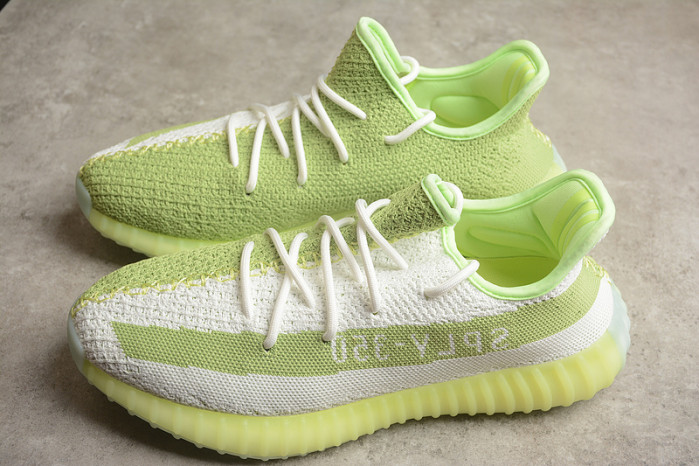 Y**zy boost 350 v2  zz96sn