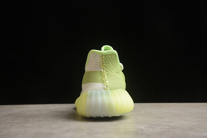 Y**zy boost 350 v2  zz96sn