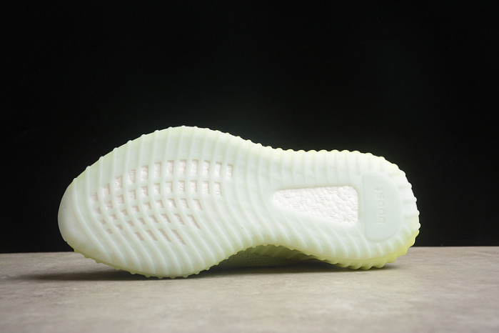 Y**zy boost 350 v2  zz96sn