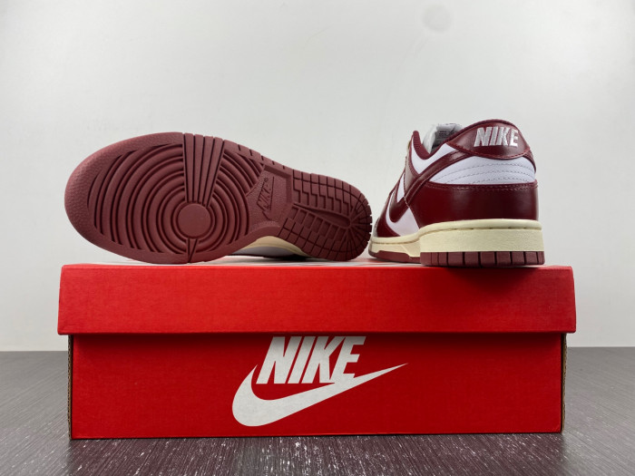dunk low prm “team red”   j4555-100