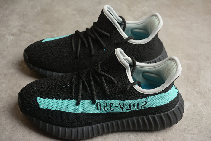 Y**zy boost 350 v2  tf1382