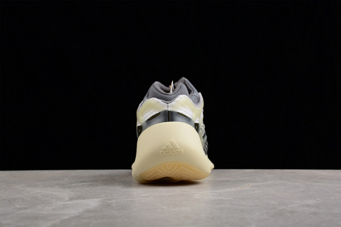 Y**zy 700 v3 "fade salt" id1674