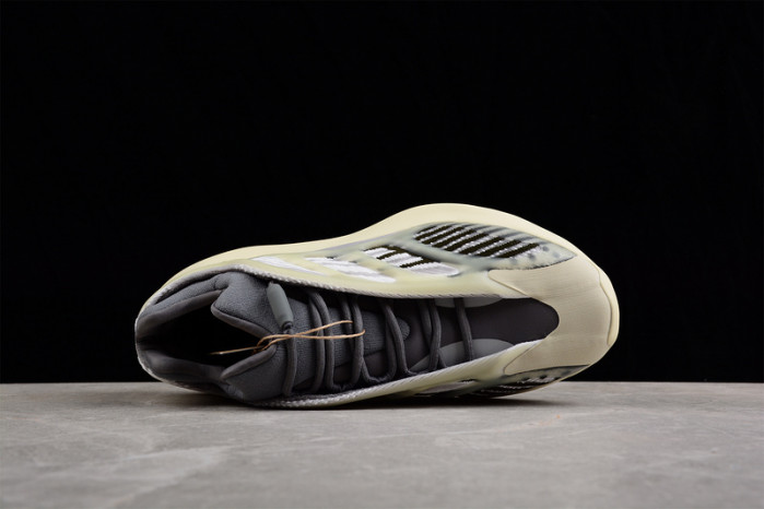 Y**zy 700 v3 "fade salt" id1674