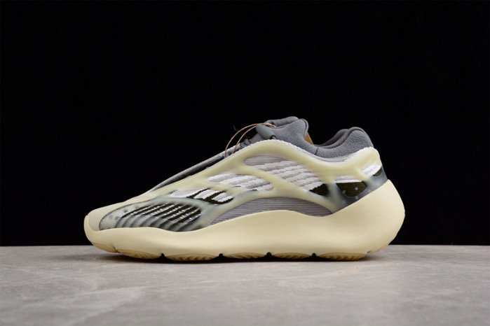 Y**zy 700 v3 "fade salt" id1674