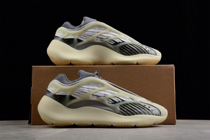 Y**zy 700 v3 "fade salt" id1674