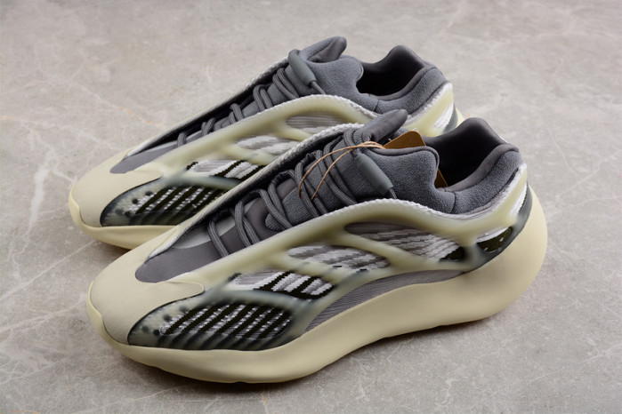 Y**zy 700 v3 "fade salt" id1674