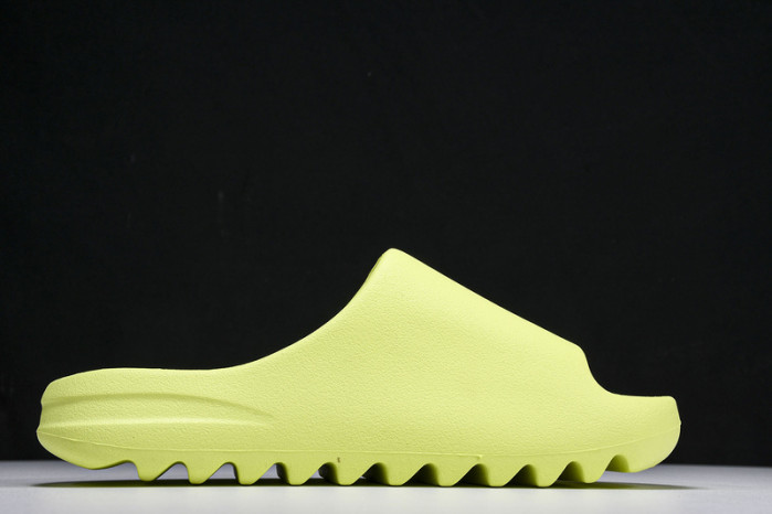 Y**zy slide "glow green" hq6447