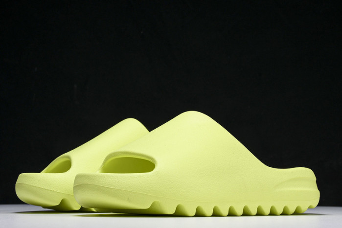 Y**zy slide "glow green" hq6447