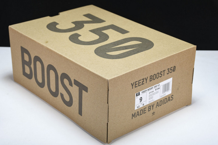 Y**zy boost 350 v2  
